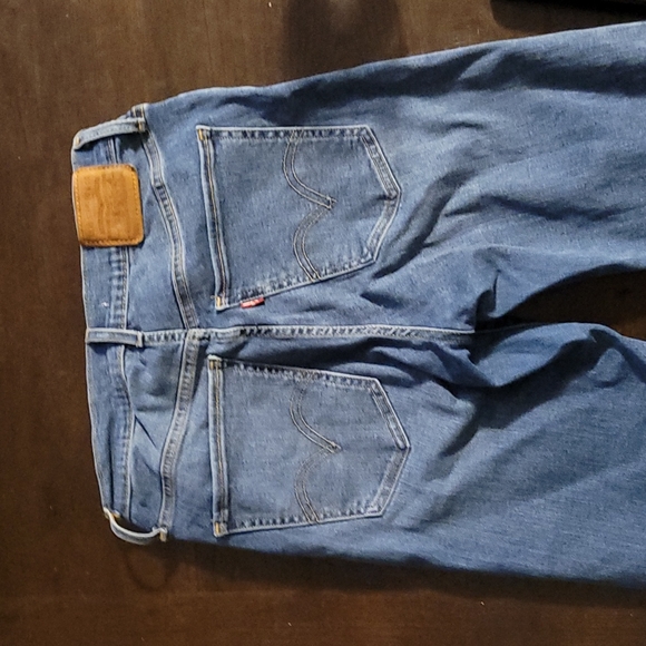Levis - Picture 3 of 5